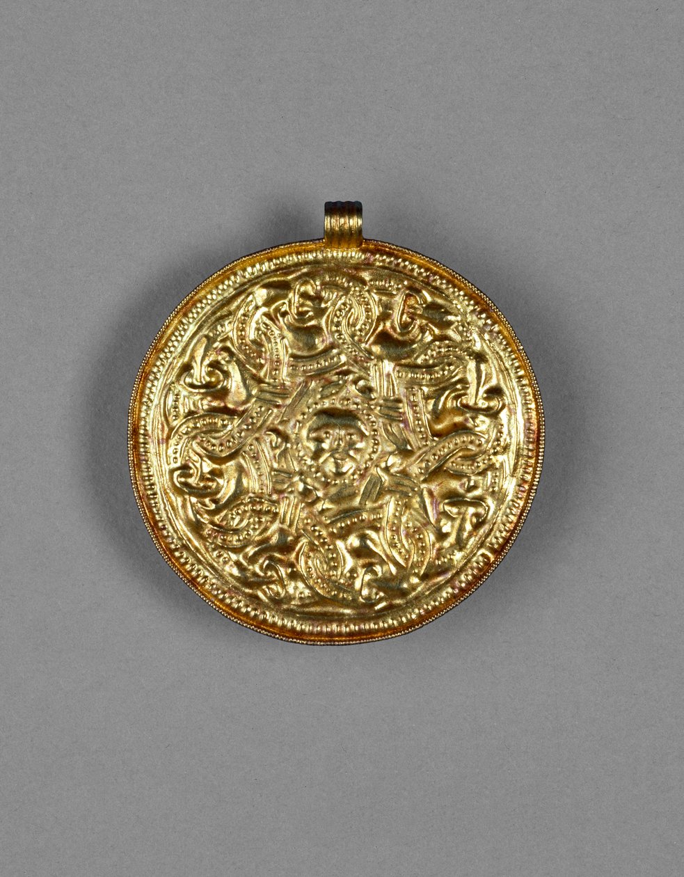 Pingente Bracteate, de Faversham, Kent, anglo-saxão (ouro) de Anglo Saxon