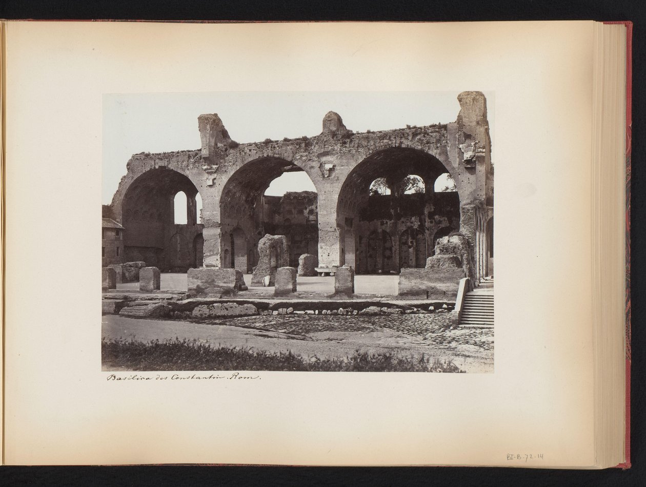 Vista da Basílica de Maxêncio no Fórum Romano em Roma, Itália Basílica de Constantino. rom (título no objeto) de Anonymous
