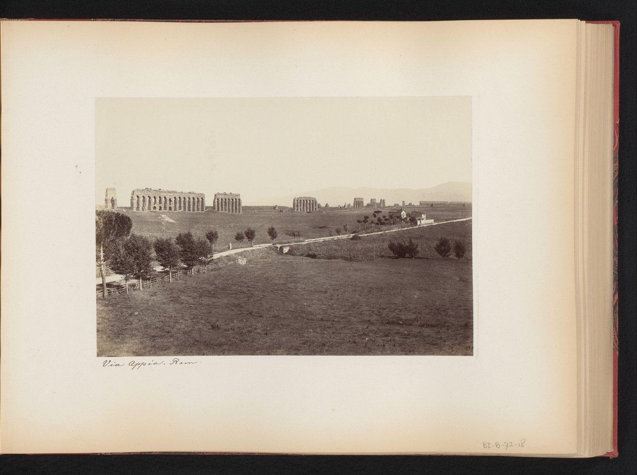 Vista da Via Appia perto de Roma, Itália Via Ápia. rom (título no objeto) de Anonymous