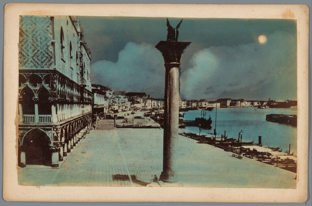 Vista da Praça de São Marcos com a Colonne di San Marco e o canto do Palácio dos Doges em Veneza de Anonymous
