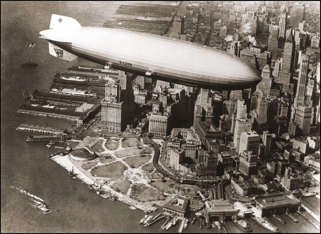 LZ127 Graf Zeppelin sobre Nova Iorque 1929 de Anonymous Anonymous