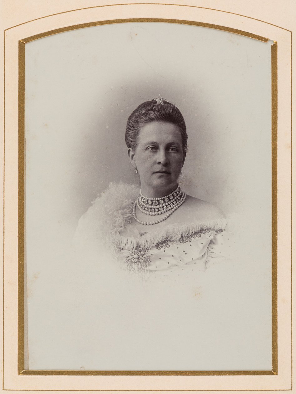 Olga Constantinovna de Russie, reine des Hellenes - Retrato da Grã-Duquesa Olga Constantinovna da Rússia (1851-1926), Anónima . Foto de Albumina. Coleção Particular de Anonymous Anonymous