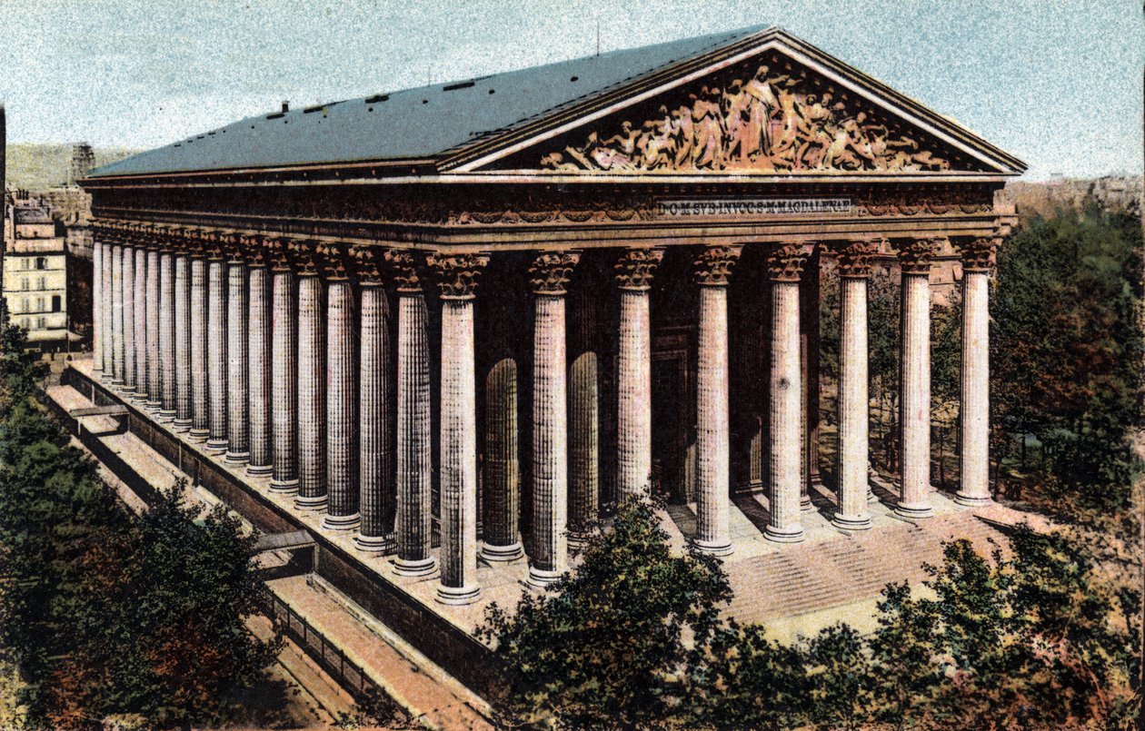 Paris: vista exterior da Igreja da Madeleine projetada pelo arquiteto Pierre Alexandre Vignon (1763-1828). Fotografia de 1920 no "Álbum Artístico" da cidade de Paris. Coleção particular. de Anonymous Anonymous
