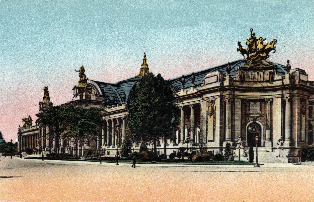 Paris: vista exterior do Grand Palais inaugurado em 1900. Fotografia de 1920 no "Álbum Artístico" da cidade de Paris. Coleção particular. de Anonymous Anonymous