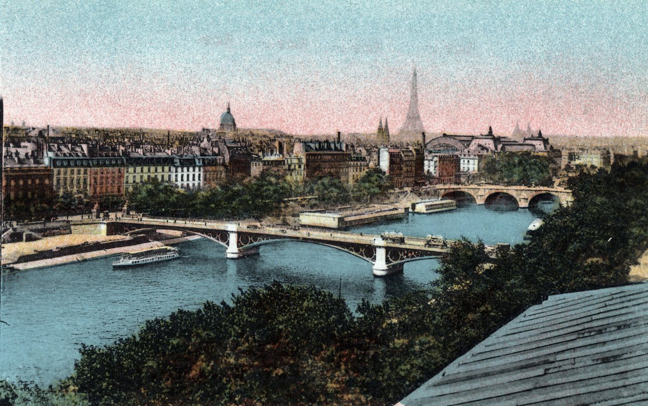 Paris: panorama do Sena com a Torre Eiffel ao fundo. Fotografia de 1920 no "Álbum Artístico" da cidade de Paris. Coleção particular. de Anonymous Anonymous