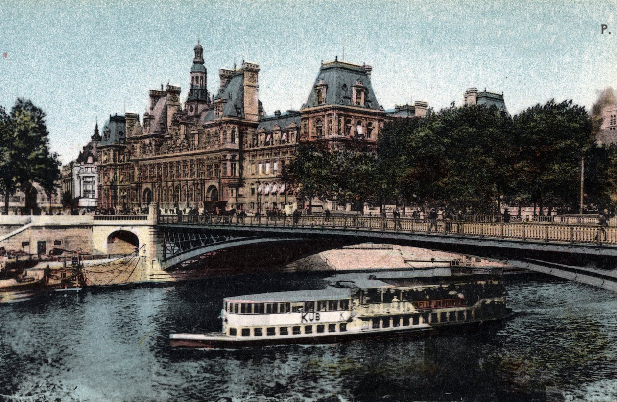 Paris: vista do Hotel de Ville e da Pont d