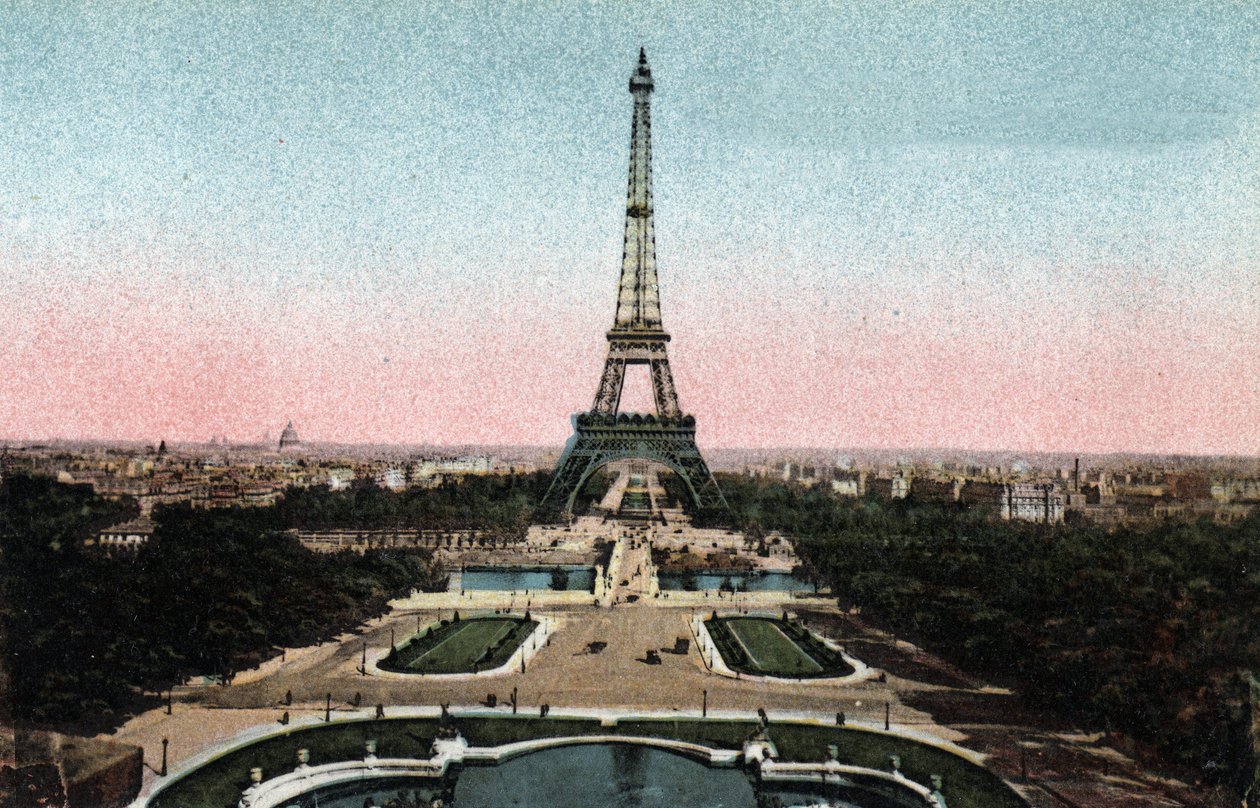 Paris: vista dos jardins do Trocadero com a Torre Eiffel e a ponte de Iena sobre o Sena. Fotografia de 1920 no "Álbum Artístico" da cidade de Paris. Coleção particular. de Anonymous Anonymous