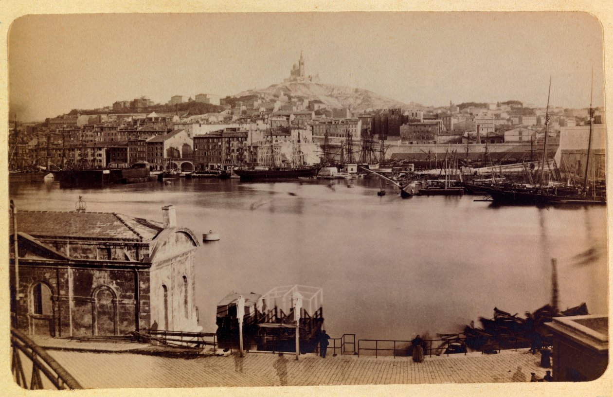 A cidade de Marselha e seus arredores por volta de 1885 -1890: O antigo porto e Notre Dame de la Garde, Colecção privada de Anonymous Anonymous