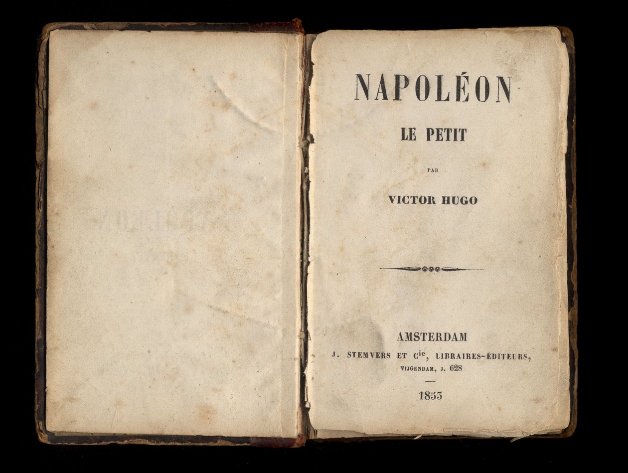 Página de título de "Napoleão o Pequeno", panfleto político de Victor Hugo sobre Louis-Napoleão Bonaparte (Napoleão III). 1855. de Anonymous Anonymous