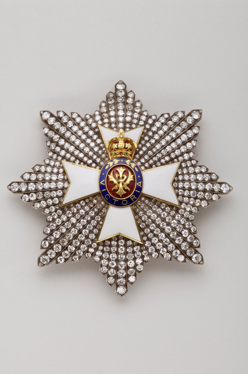 Reino Unido - Ordem Real de Vitória: placa do cavaleiro Grande Cruz - Fim do século XIX - Ouro, prata, diamantes, esmeralda, rubis e esmeraldas - D 7,9 cm; peso: 56 g - Colecção privada de Anonymous Anonymous