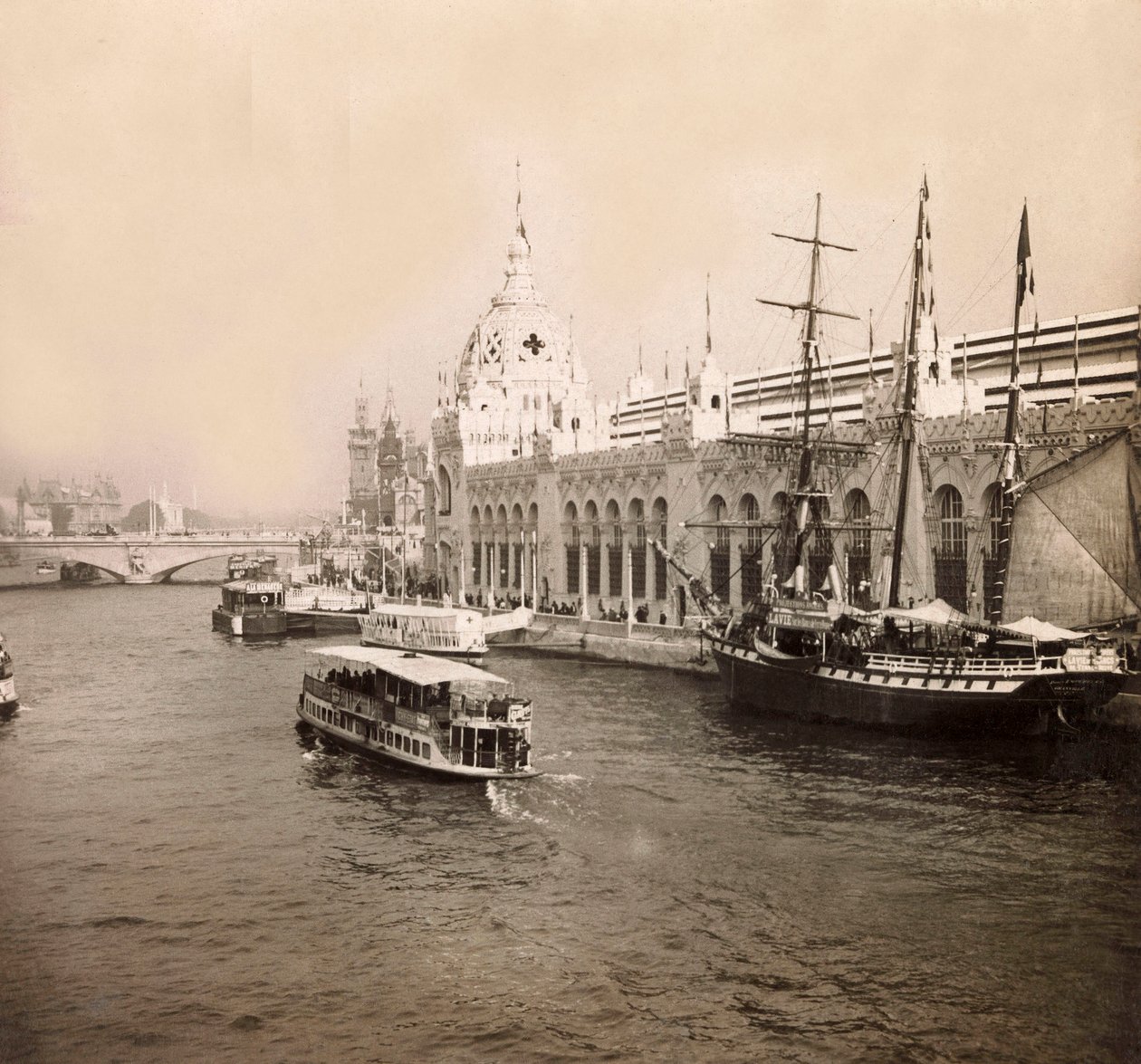 Exposição Universal de 1900 - Exposition Universelle de 1900 em Paris: O palácio das armeiras da terra e do mar - coleção privada de Anonymous Anonymous