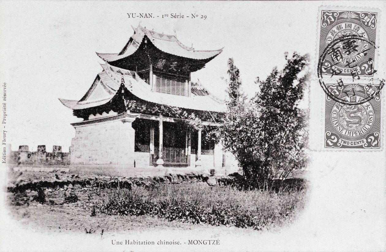 Vista de uma habitação chinesa em Mong Tse na região Yunnan da China Fotografia do início do século XX - Colecção privada de Anonymous Anonymous