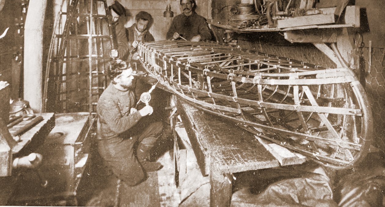 Um barco seccional leve foi construído, pub. Londres 1907 (foto p/b) de Anthony Fiala