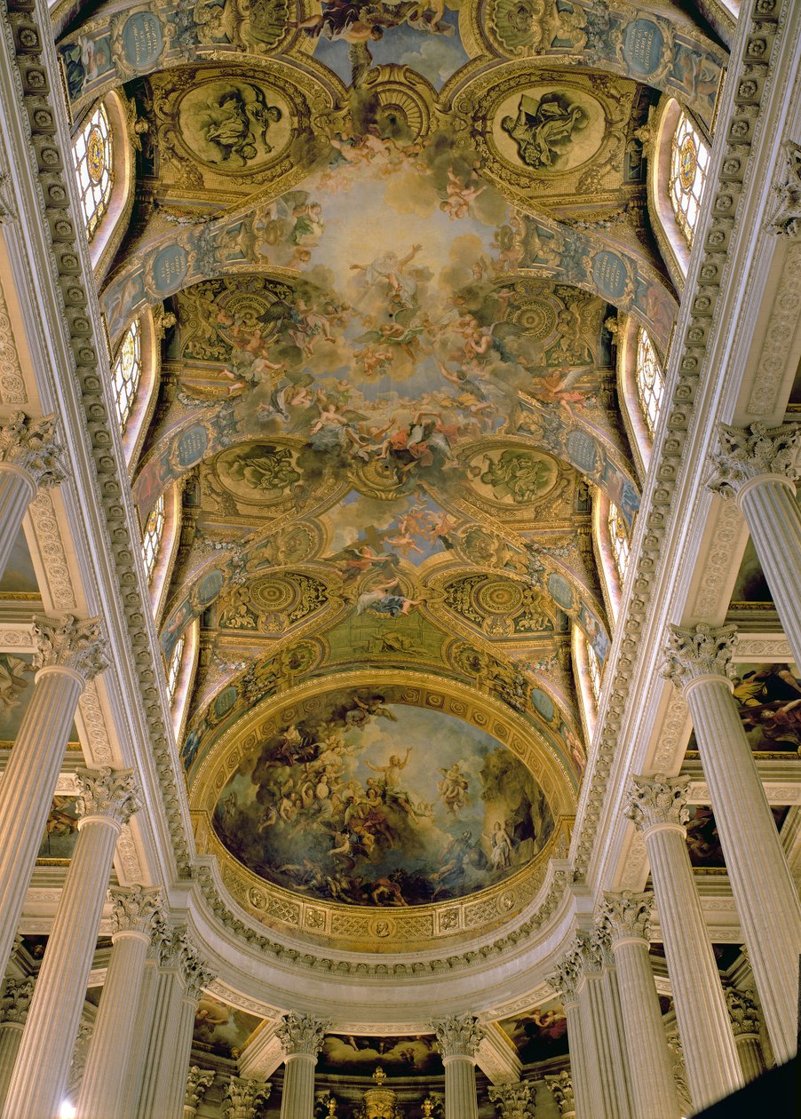 Vista da Galeria do Rei e teto abobadado representando Deus entre os anjos, e A Ressurreição de Cristo (abside abóbada), pintado em colaboração com Charles de Lafosse (1636-1716) e Jean Jouvenet (1 de Charles Antoine Coypel