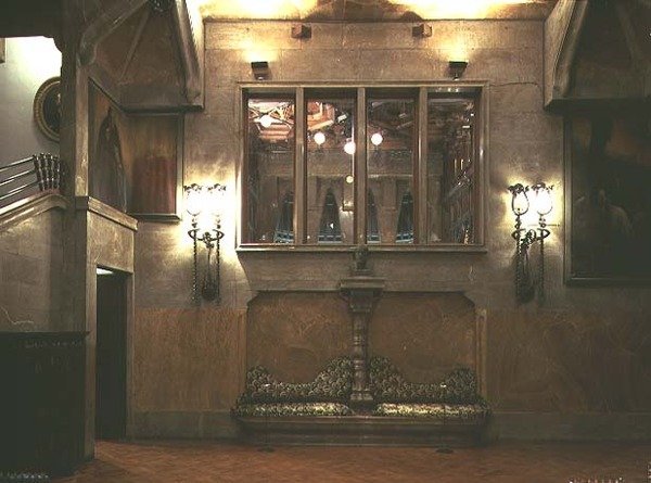 O grande salão de Antoni Gaudi