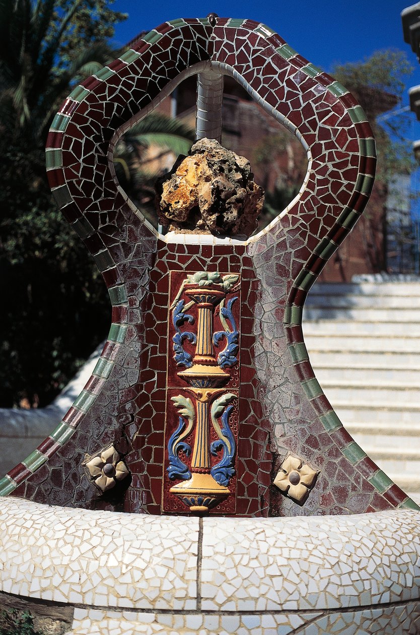 Fonte em mosaico, Guell Park (1900-1914) de Antoni Gaudi