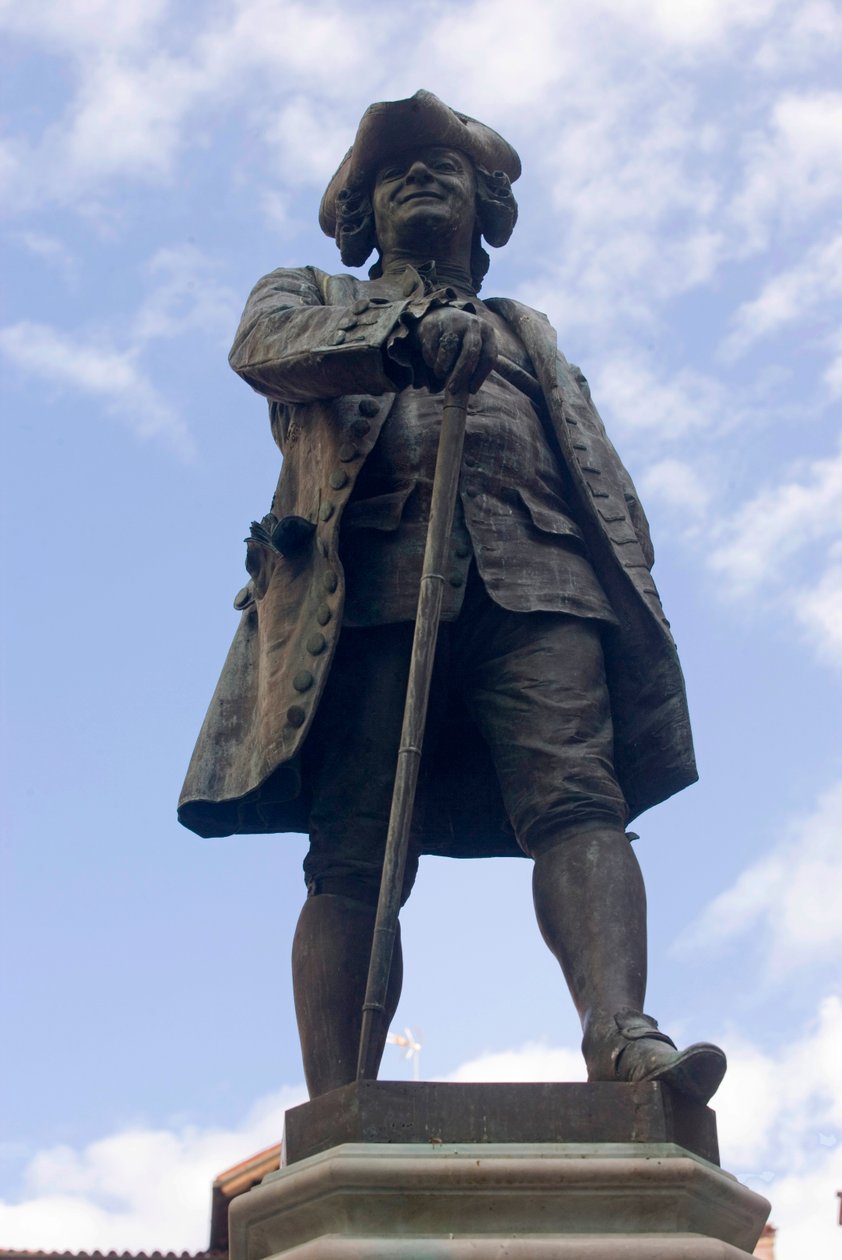 Monumento a Carlo Osvaldo Goldoni (bronze) de Antonio Dal Zotto