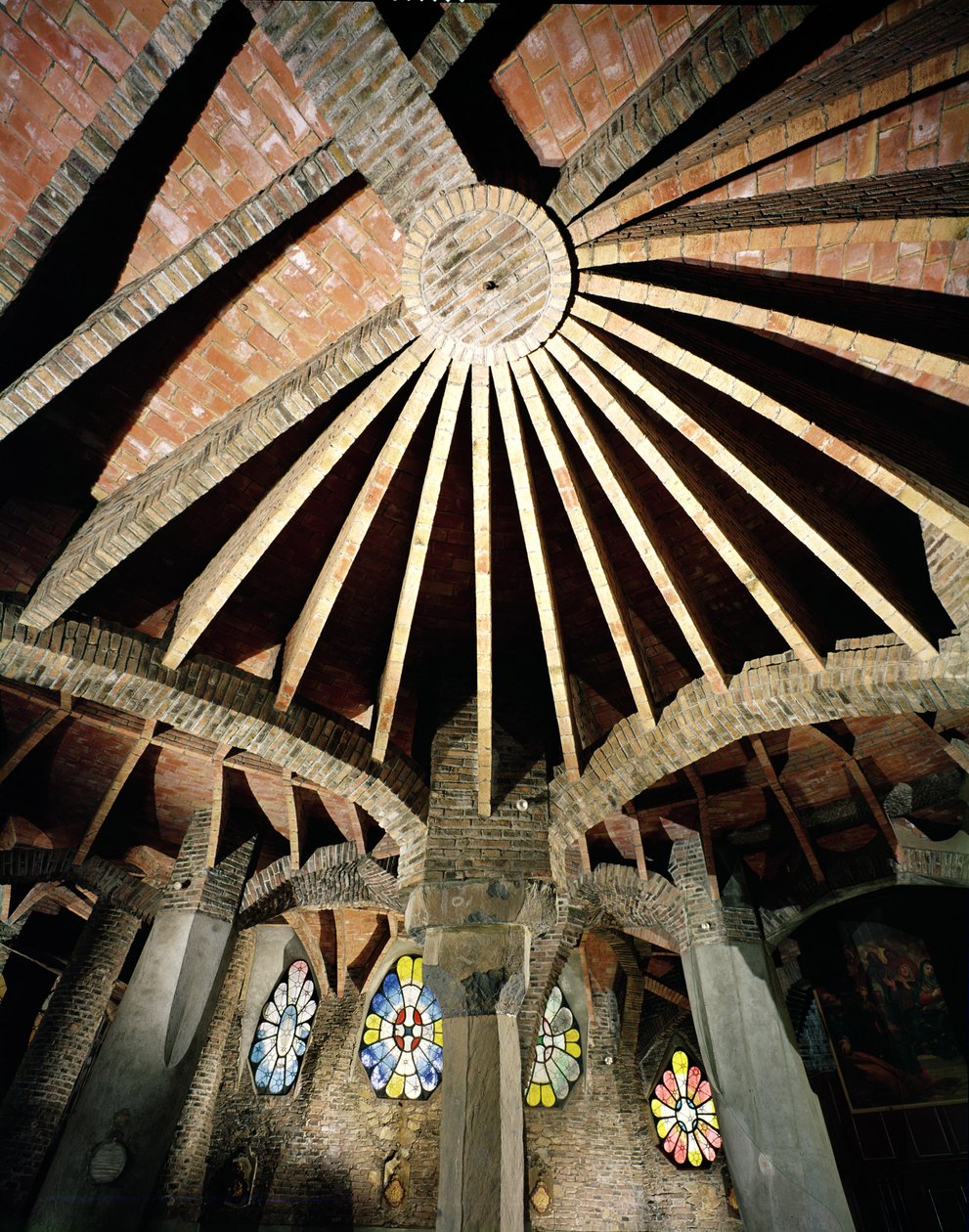 Teto da Cripta de Guell, 1908-15 de Antonio Gaudi