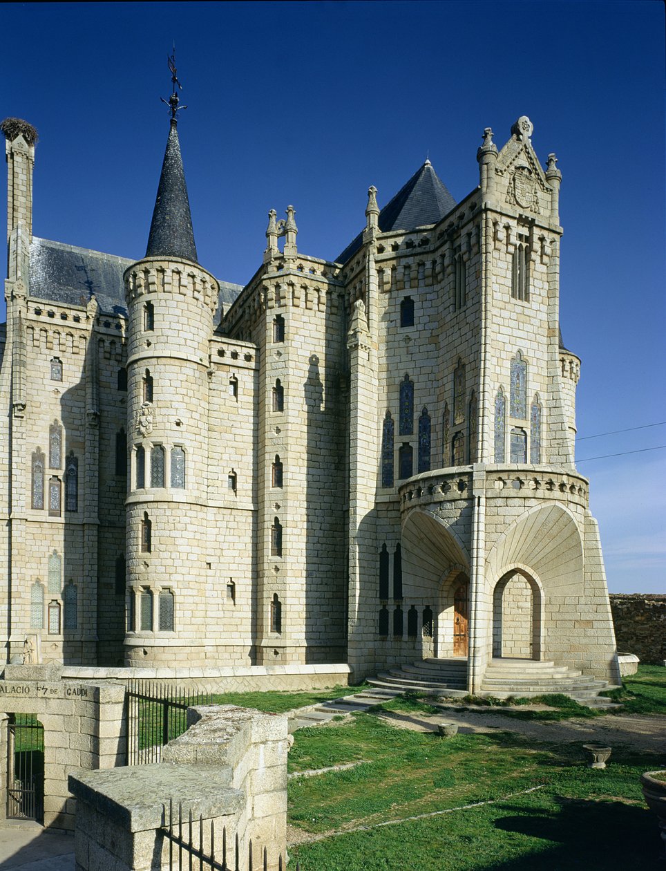 Palácio Episcopal de Antonio Gaudi