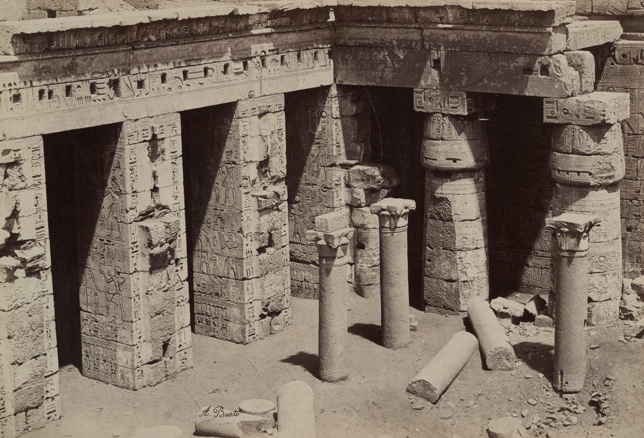 Medinet Habu: Igreja Copta no centro do Templo de Ramsés III de Antonio Beato