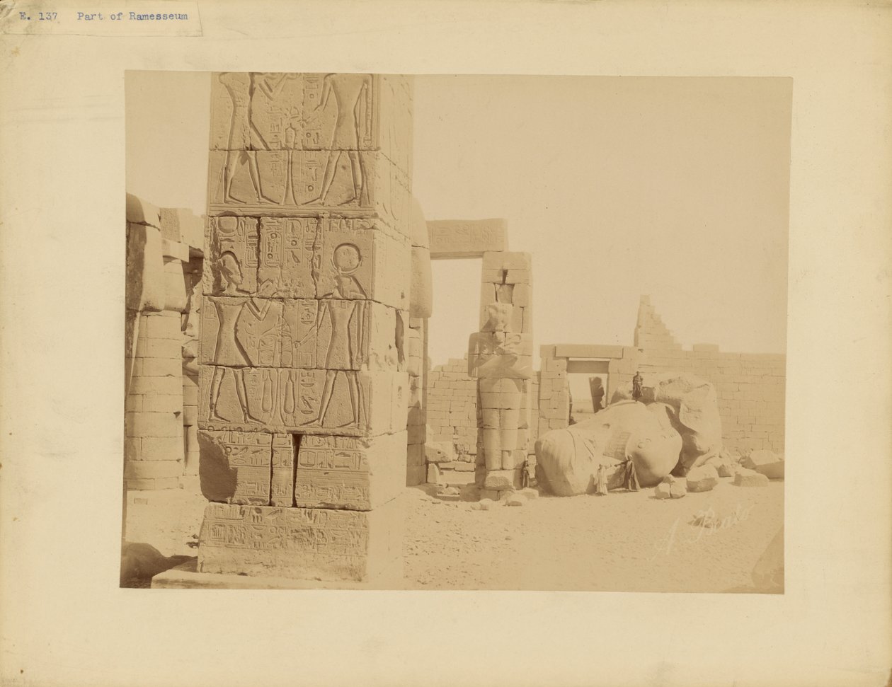 [Parte do Ramesseum]. de Antonio Beato