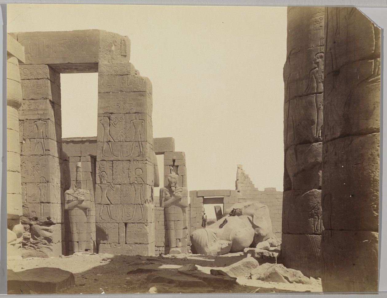 Ramesseum com a Estátua (foto gelatina prateada) de Antonio Beato