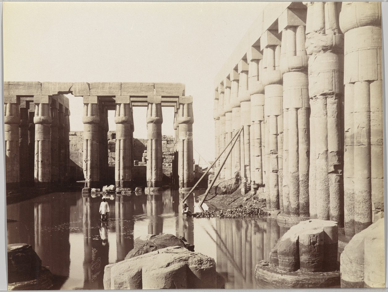 Templo de Luxor, Vista da Corte de Amenhotep III (foto em prata albúmen) de Antonio Beato