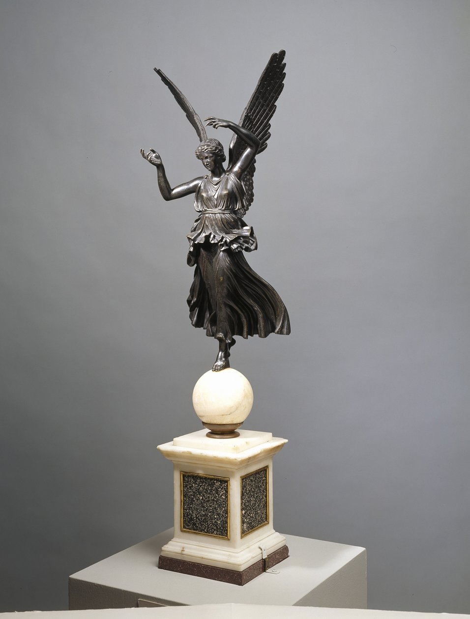 Vitória, c.1813 (bronze e alabastro) de Antonio Canova