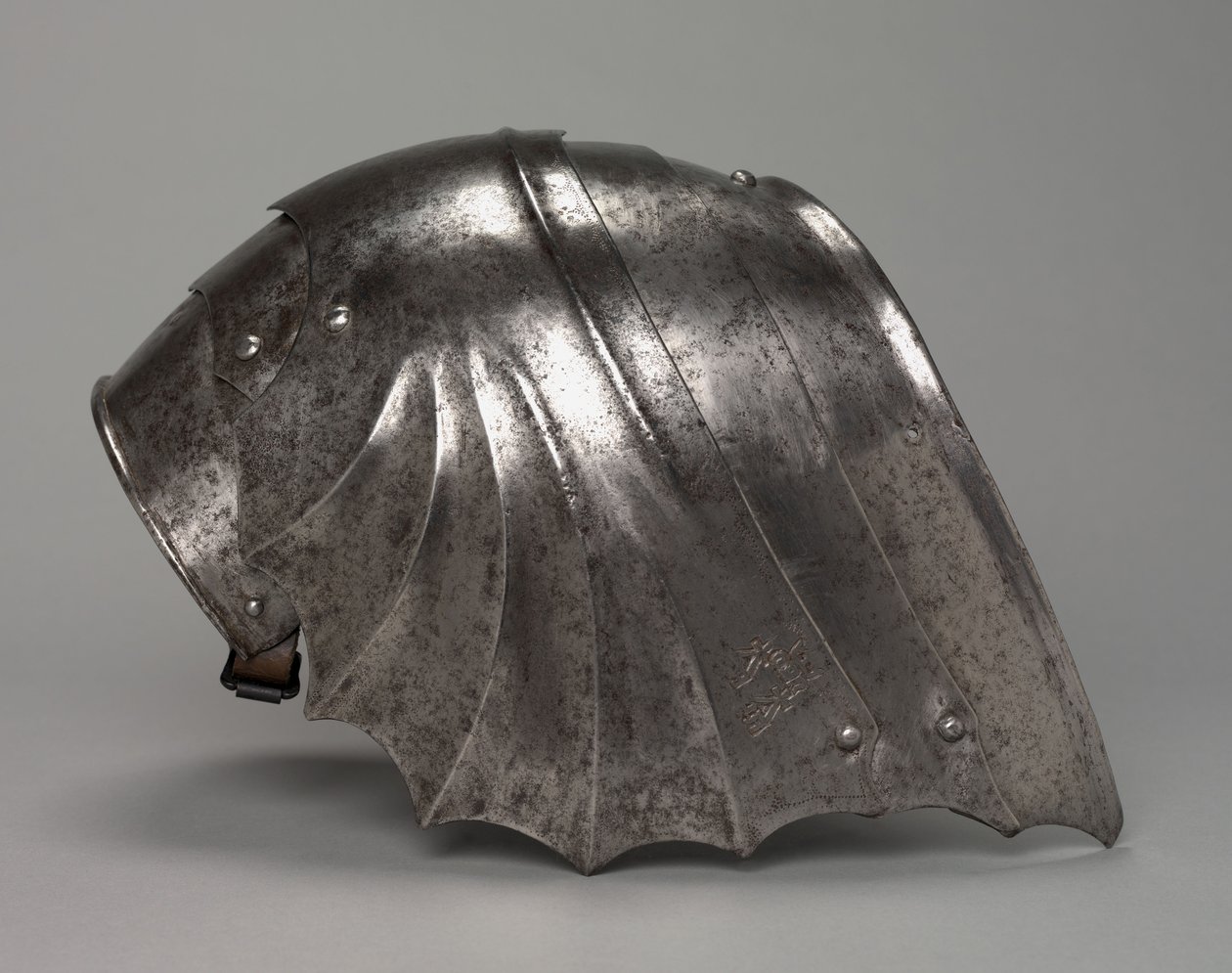 Pauldron gótico em forma de leque, c.1485-1500 (aço) de Antonio Missaglia