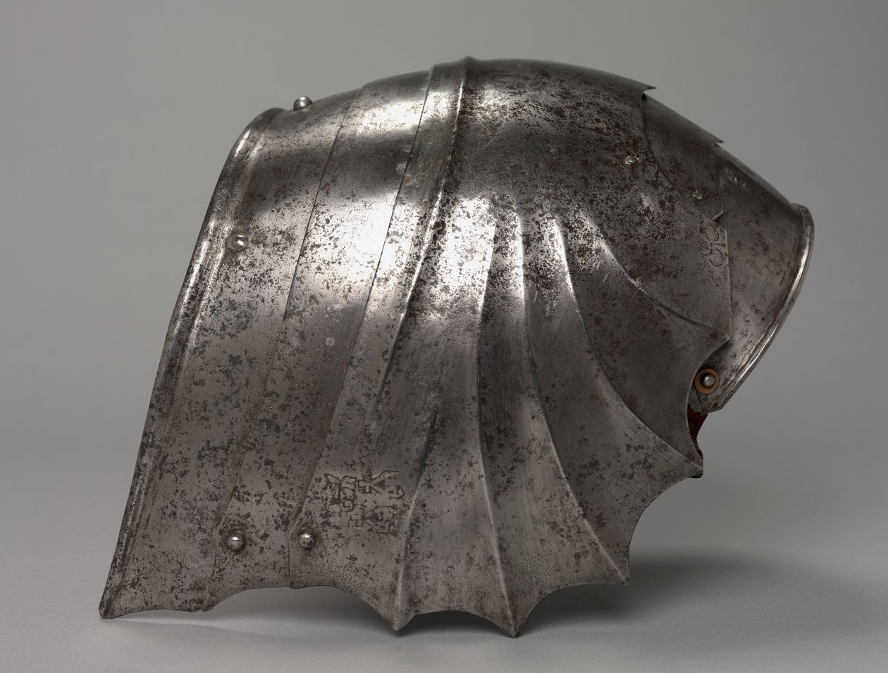 Pauldron gótico em forma de leque, c.1485-1500 de Antonio Missaglia