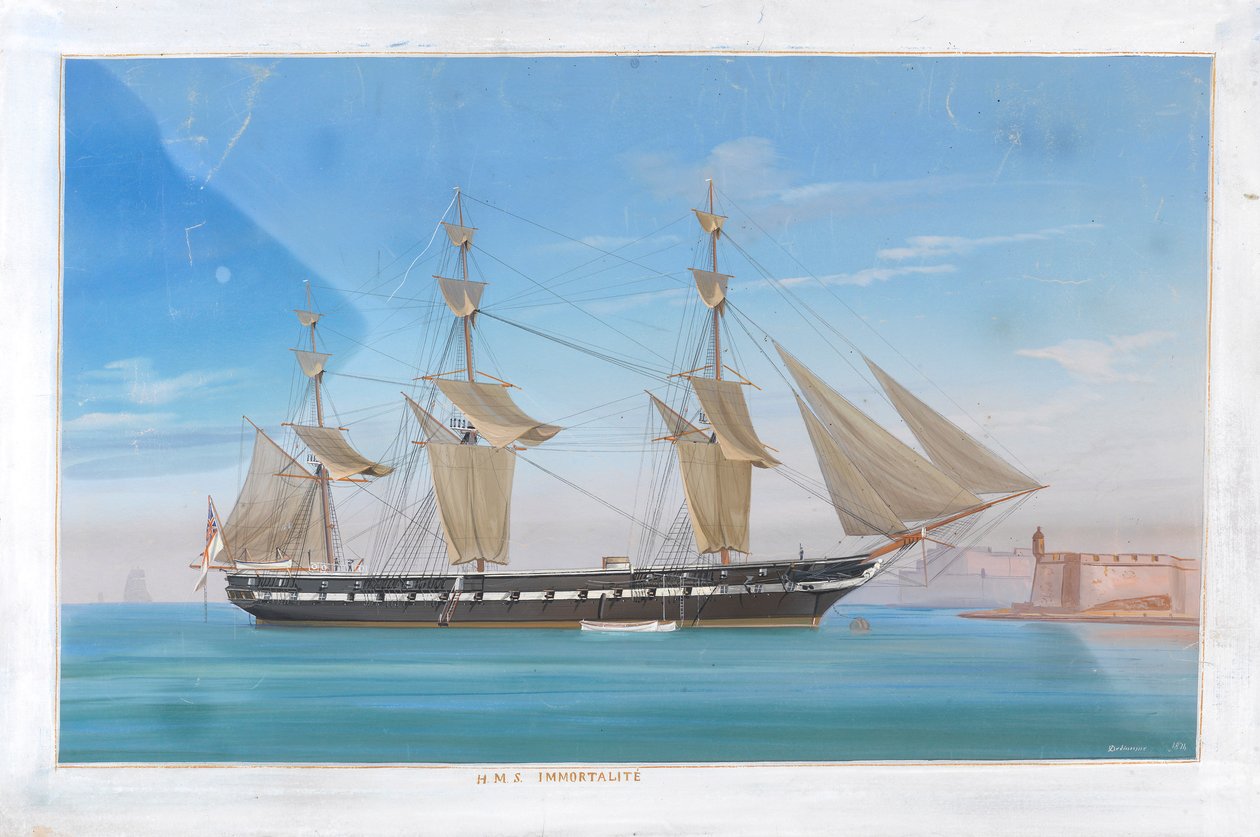 Navio a vapor assistido por vela HMS "Immortalite" ancorado perto de uma costa com ameias de Antonio de Simone