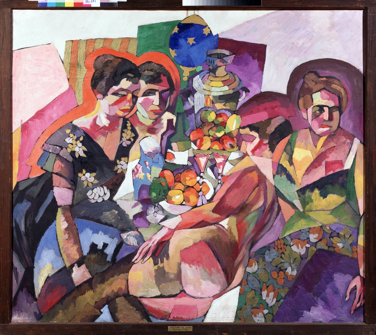 Mulheres e frutas. Três mulheres em vestidos florais cercam fruteiras, um samovar, uma garrafa, um jarro e uma mulher nua reclinada. Pintura de Aristarkh Vasilyevich Lentulov (Lentulov) (1882-1943), óleo sobre tela de Aristarkh Vasilievic Lentulov