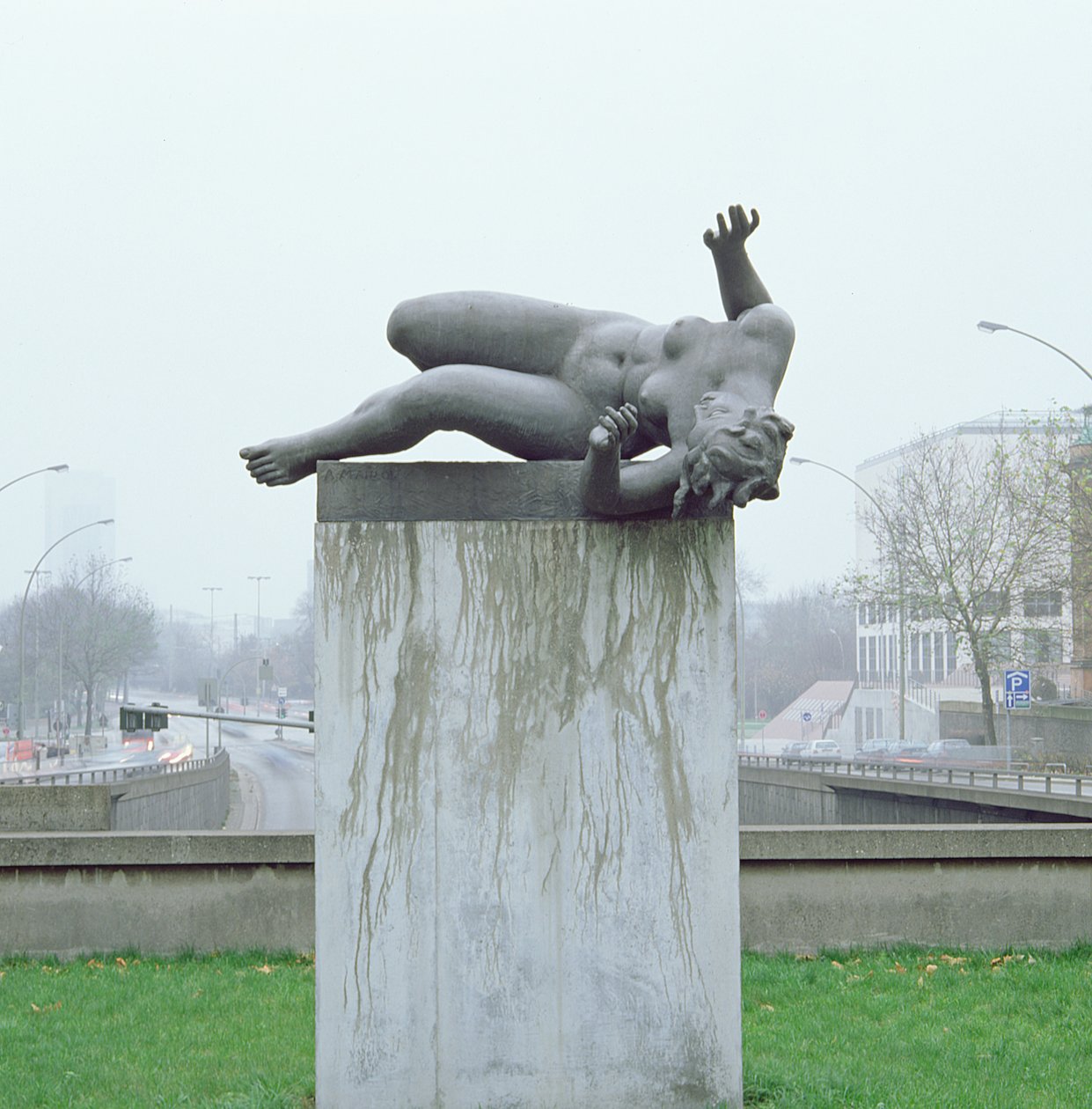 O rio (La riviere etendue), 1939-43 (chumbo) (ver também 408420) de Aristide Maillol