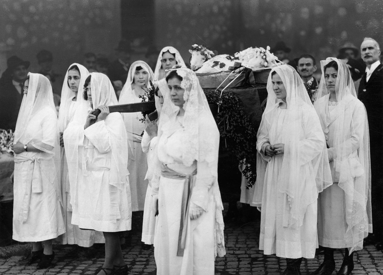 Ritos de Páscoa: bênção dos cordeiros em Sant Agnese fuori le Mura, Roma, c.1940-46 (impressão em gelatina) de Armando Bruni