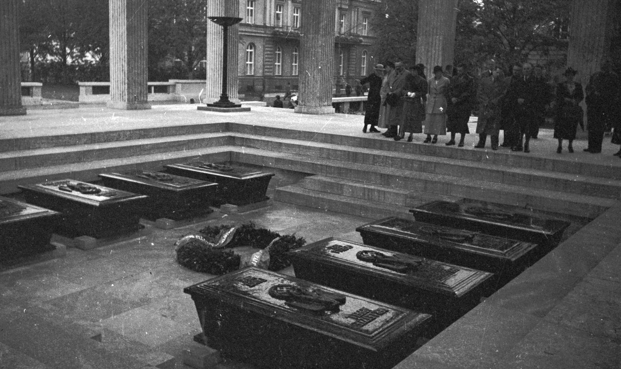 Memorial para soldados mortos em batalha, Mónaco de Armando Bruni