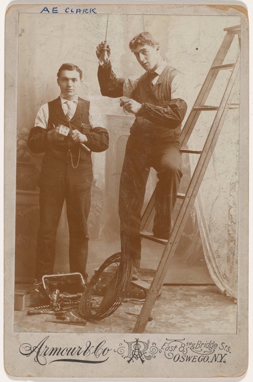 Retrato de instaladores de luz eléctrica, c. 1904 (foto) de Armour & Co
