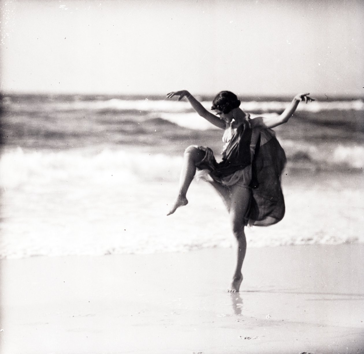 Dançarina Anna Denzler, 1921 (foto bw) de Arnold Genthe