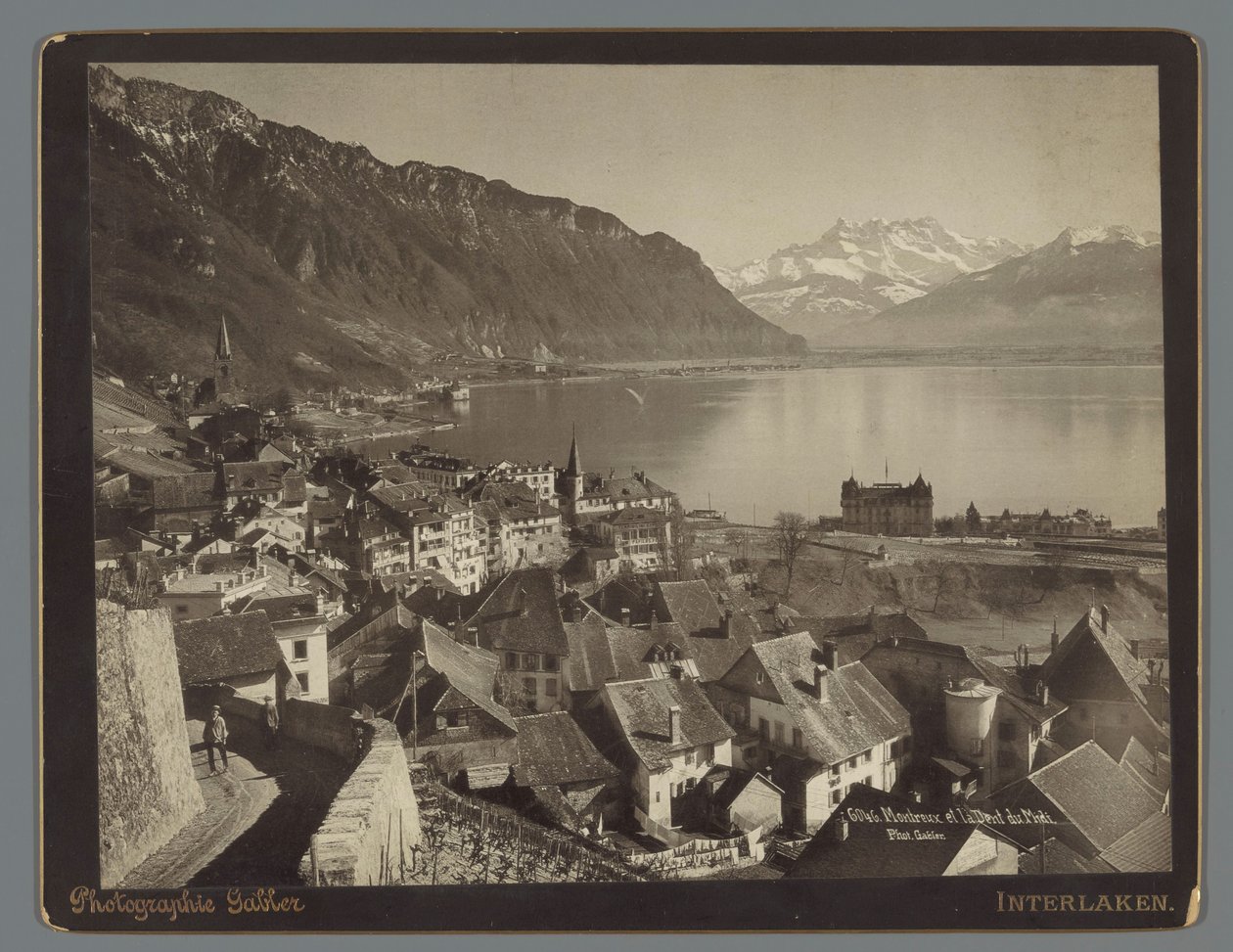 Vista de Montreux no Lago Genebra, Dents du Midi. Montreux et la Dent du Midi (título no objeto) de Arthur Gabler