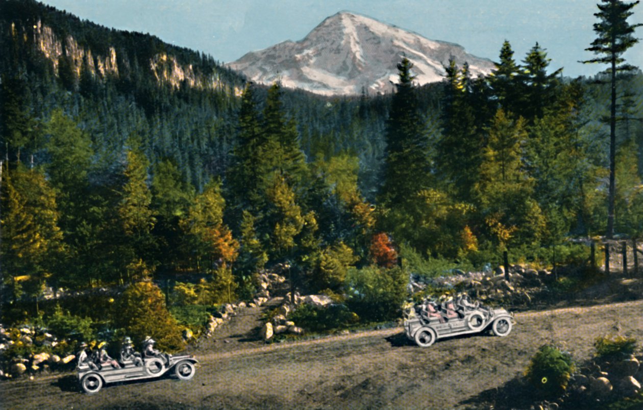 Mt. Mais chuvoso de National Park Inn, c1916 de Asahel Curtis