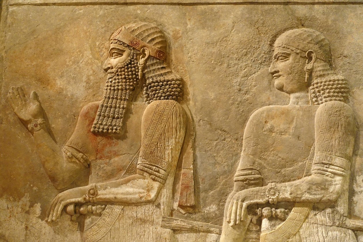 Detalhe de Sargon II e guarda, relevo do palácio do rei Sargon em Khorsabad, c.716-713 a.C. de Assyrian