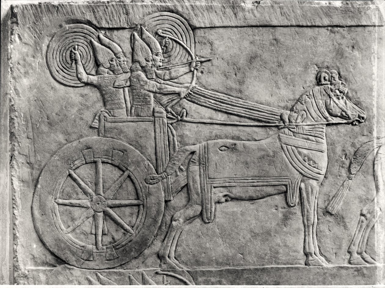 Fragmento de um relevo representando o exército assírio em batalha, do Palácio de Assurbanipal em Nínive, c.645 aC detalhe de pedra de foto 161334 bw de Assyrian