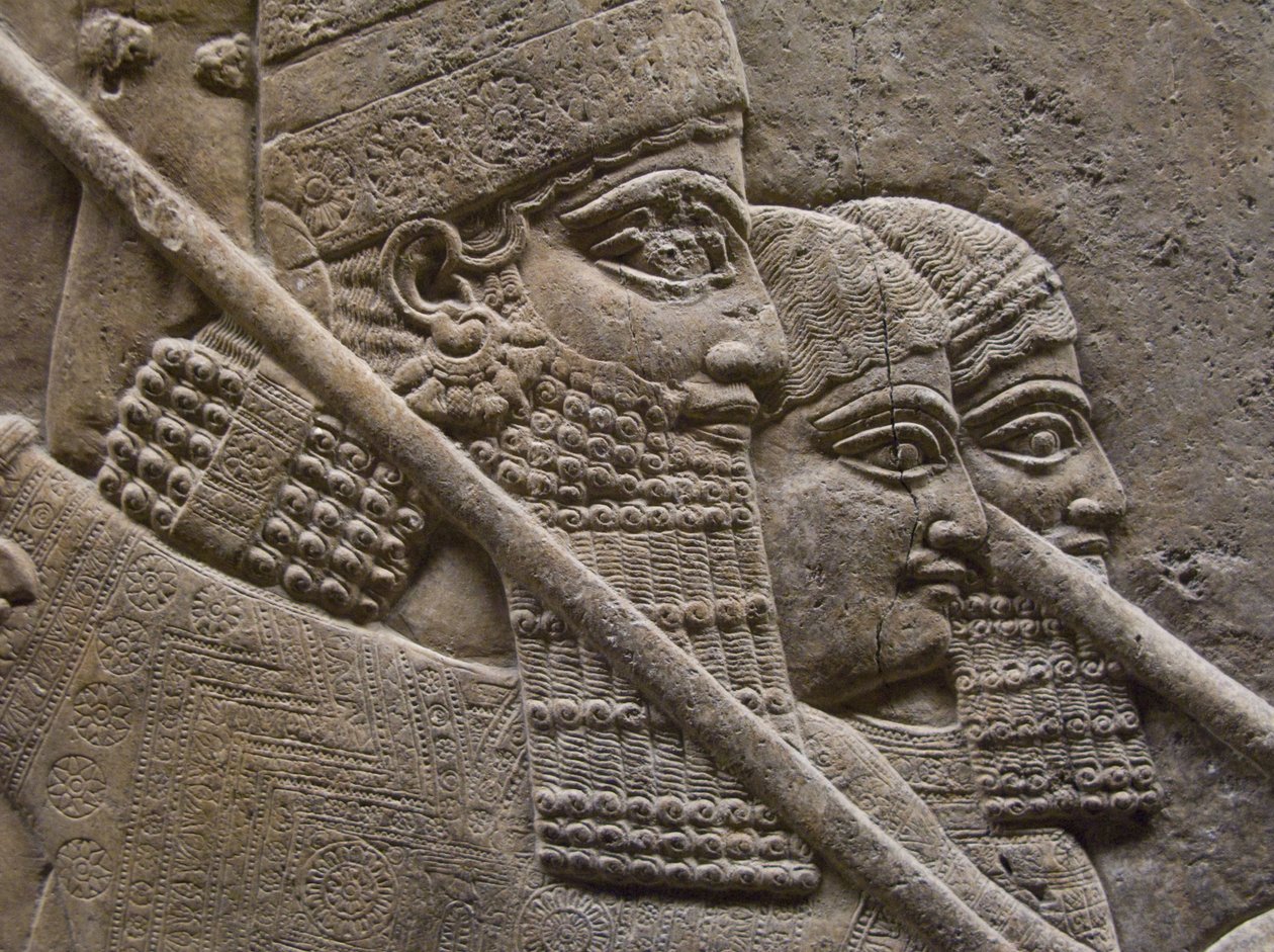 Rei Ashurnasirpal II durante uma caça real ao leão, sétimo cen. BC de Assyrian