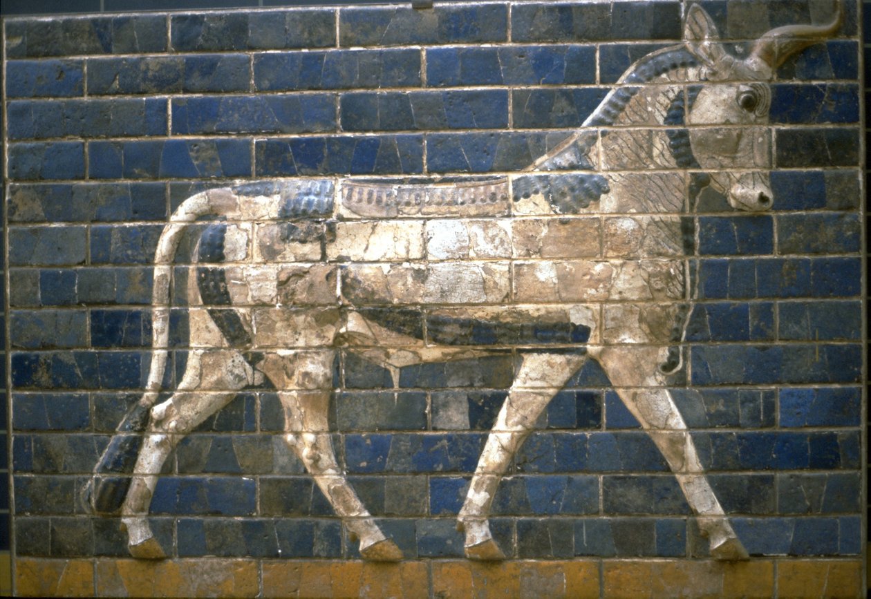 O portão de Ishtar, Babilônia. Alívio do touro, século VI aC de Assyrian