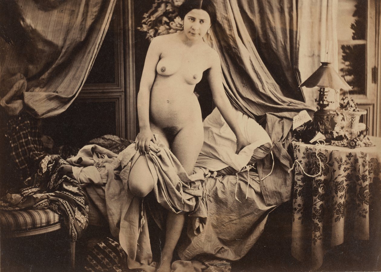 [Nu em pé ao lado da cama], c. 1854. de Auguste Belloc
