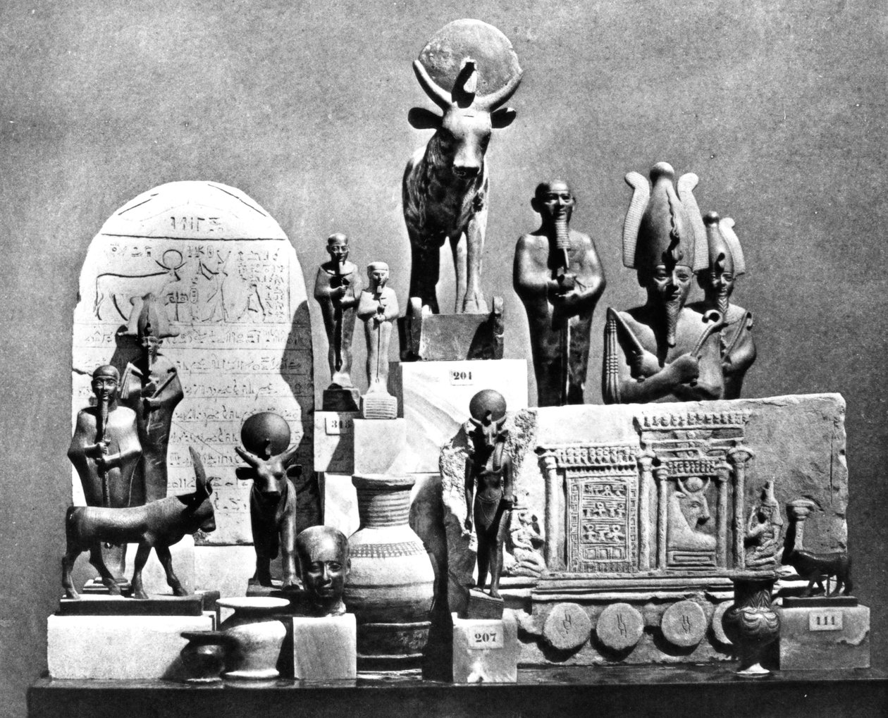 Artefatos, Memphis Saqqara, Egito, 1893 de Auguste Edouard Mariette