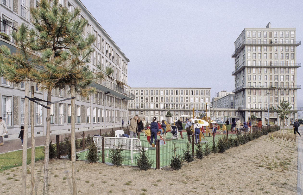 Edifício de habitação em Le Havre (Sena Marítima). Cidade inscrita como Património Mundial pela UNESCO em 15/07/2005. O Havre foi a cidade mais devastada de França durante a Segunda Guerra Mundial (1939-1945). Reconstruída sob a direção de Auguste Perret ( de Auguste Perret