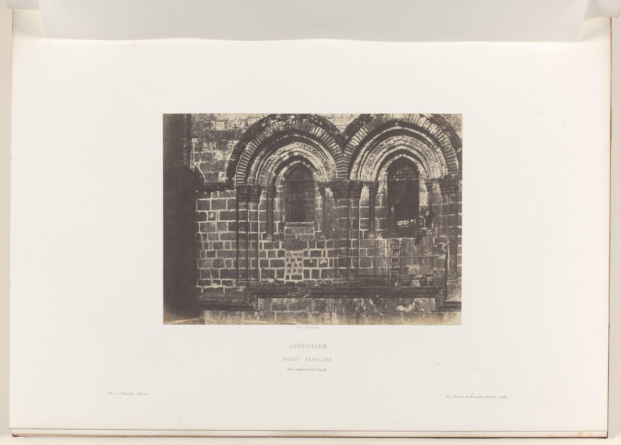 Pormenor da fachada da Igreja do Santo Sepulcro, Jerusalém
Jerusalém. Santa Sépulcre. Partie supérieure de la façade (título sobre o objecto) de Auguste Salzmann