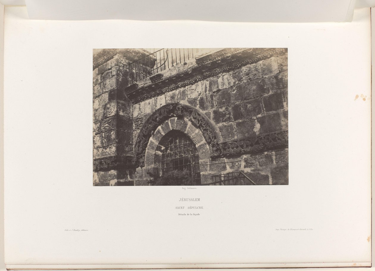 Pormenor de uma janela da Igreja do Santo Sepulcro, Jerusalém
Jerusalém. Santa Sépulcre. Détails de la fachada (título sobre o objecto) de Auguste Salzmann