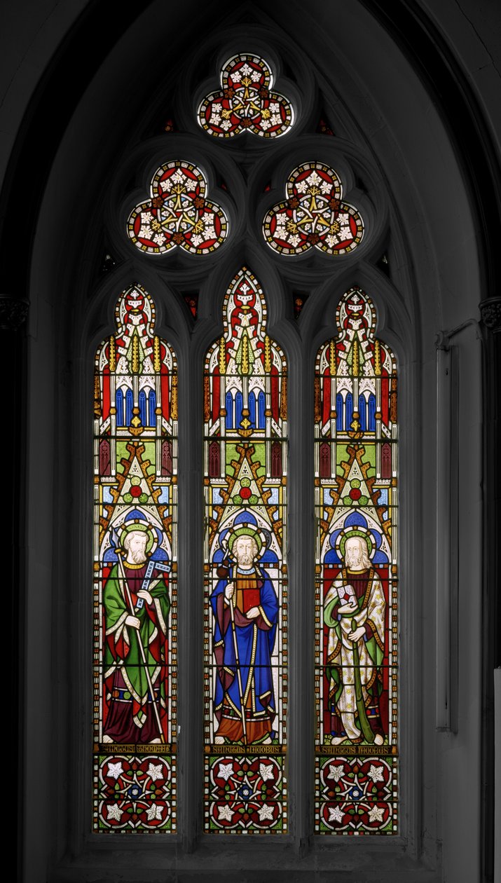 São Tomás, São Tiago, o Grande, e São Tiago, o Menos, 1849 (vitral) de Augustus Welby Northmore Pugin
