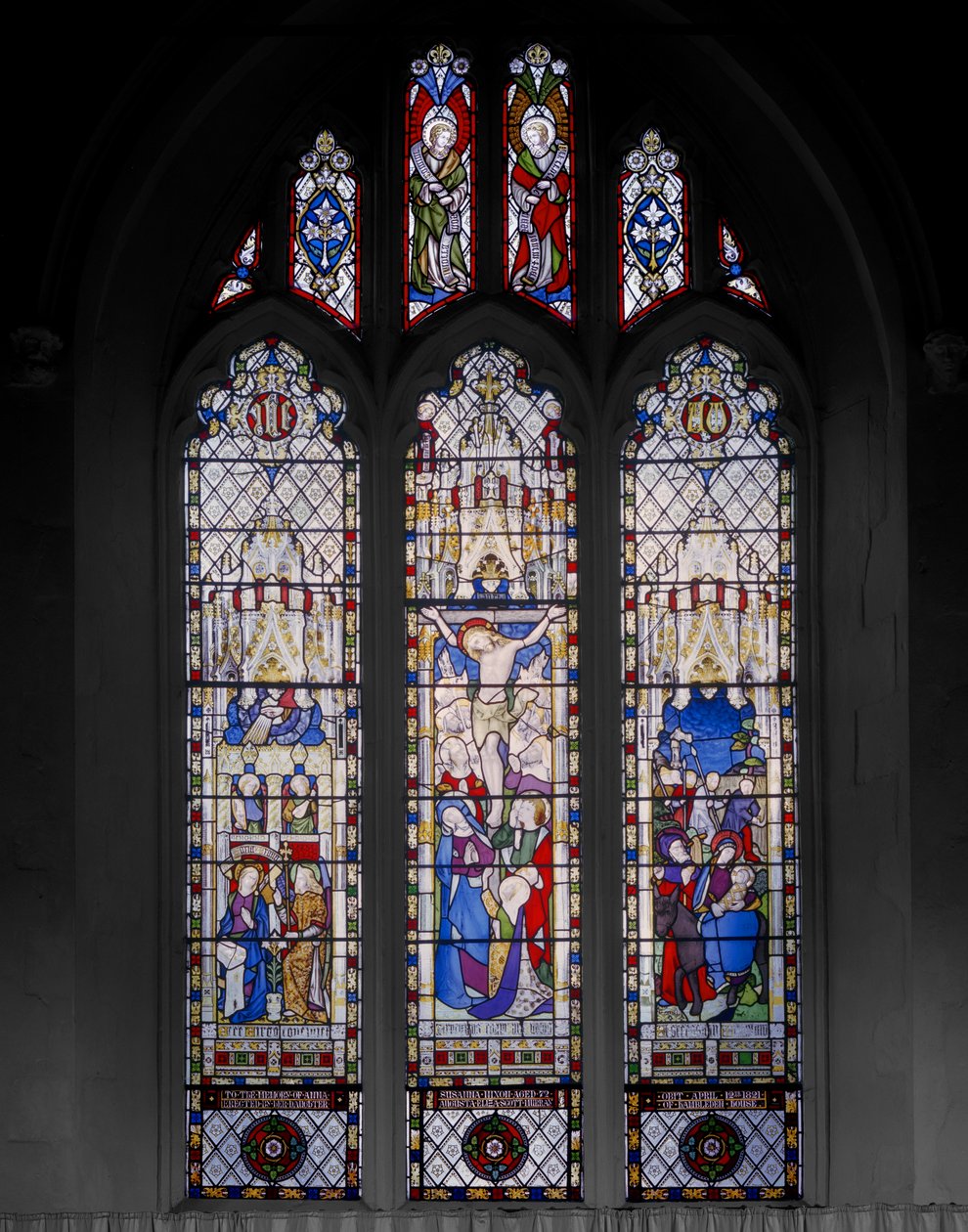 A Anunciação, a Crucificação e o Voo no Egito, 1853 (vitral) de Augustus Welby Northmore Pugin